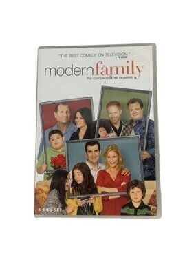 Modern Family The Complete First Season Rated TV PG ABC Studios DVD 4 Disc Set
